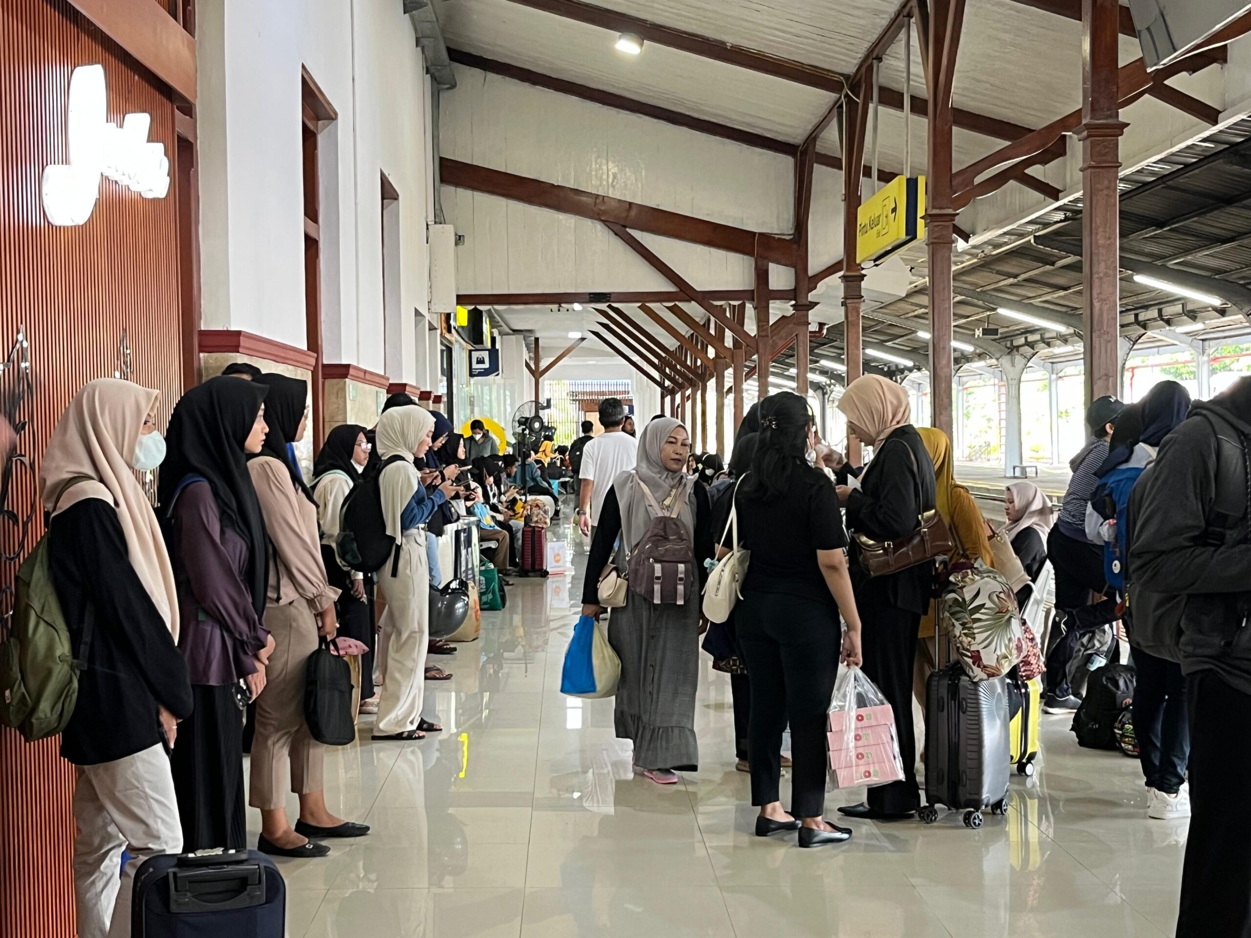 Kereta PSO dan Komersial Ramaikan Libur Waisak di Daop 9 Jember