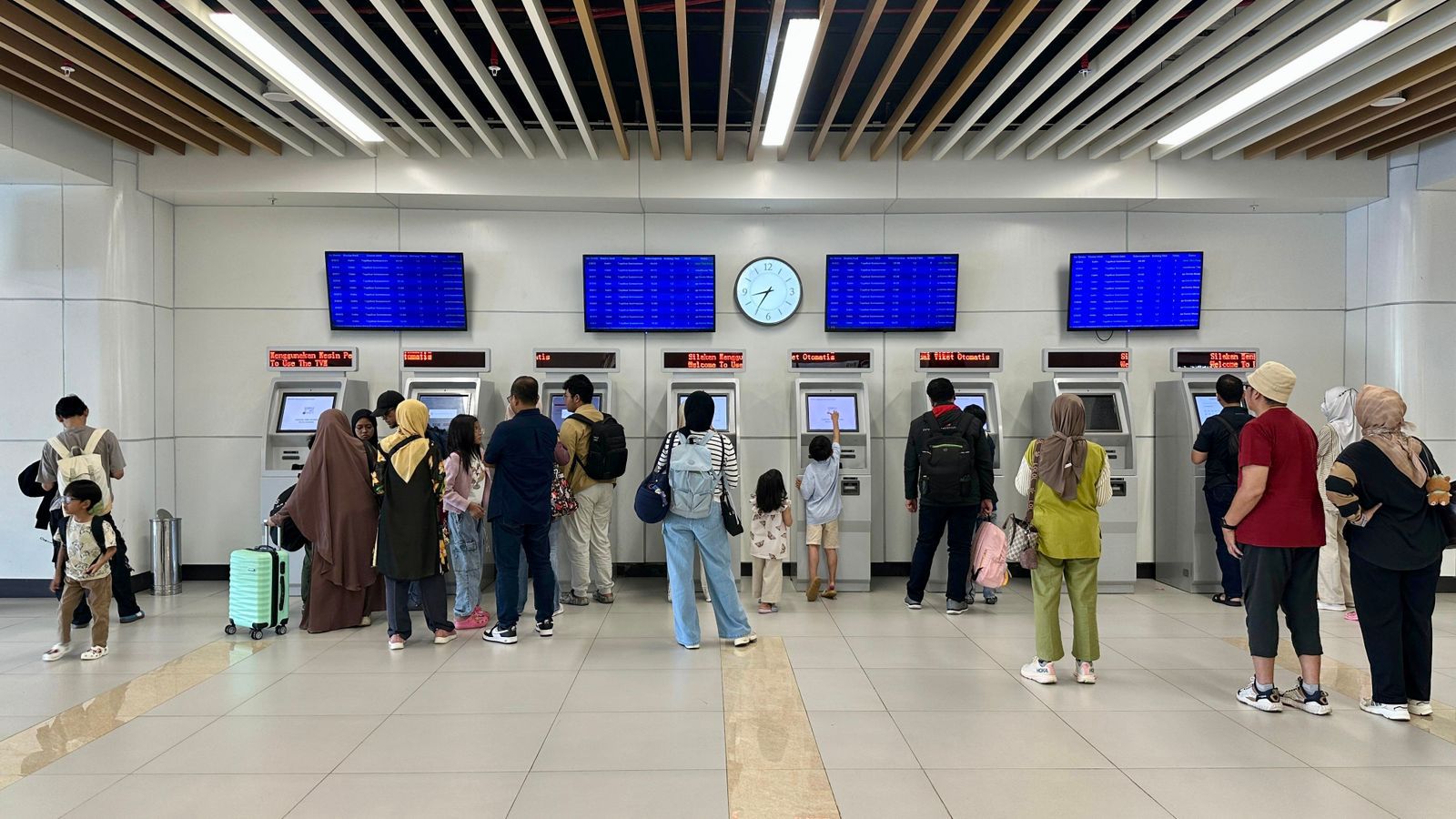 KCIC Perkuat Layanan Whoosh Sambut Akhir Pekan Panjang Libur Waisak